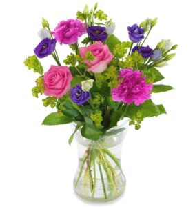 Färgstark sommarbukett, med blandade blommor i rosa och lila nyanser. Beställ din blomstergåva online i Euroflorists butik!