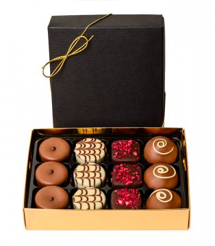 Presentask med tolv belgiska chokladpraliner. Beställ hos Florister i Sverige!